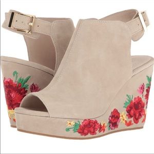 Kenneth Cole Orla Floral Embroidered Wedge Leather Sandals - 6